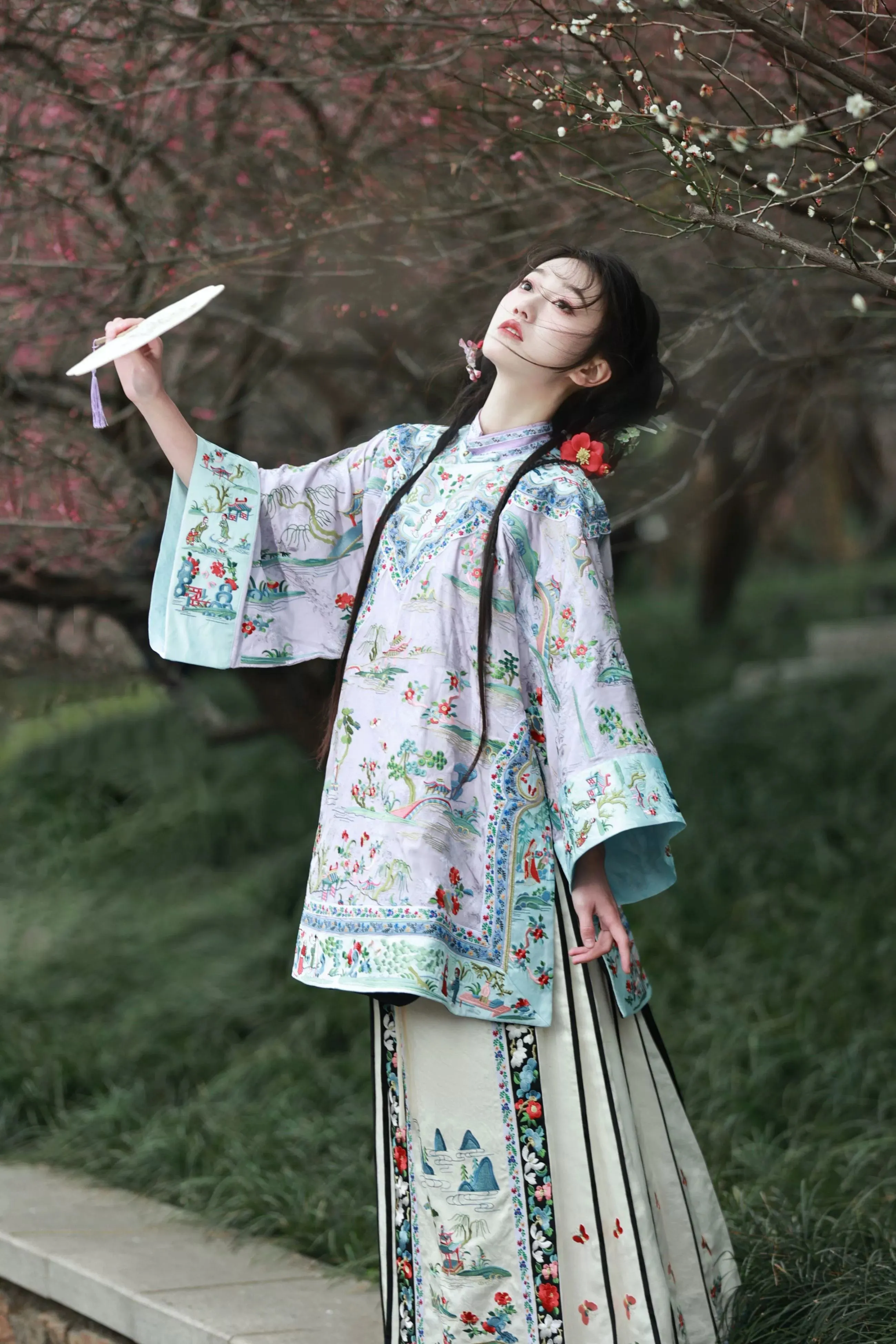 Hu Pan 湖畔 Lakeside Qing Han Embroidered Set