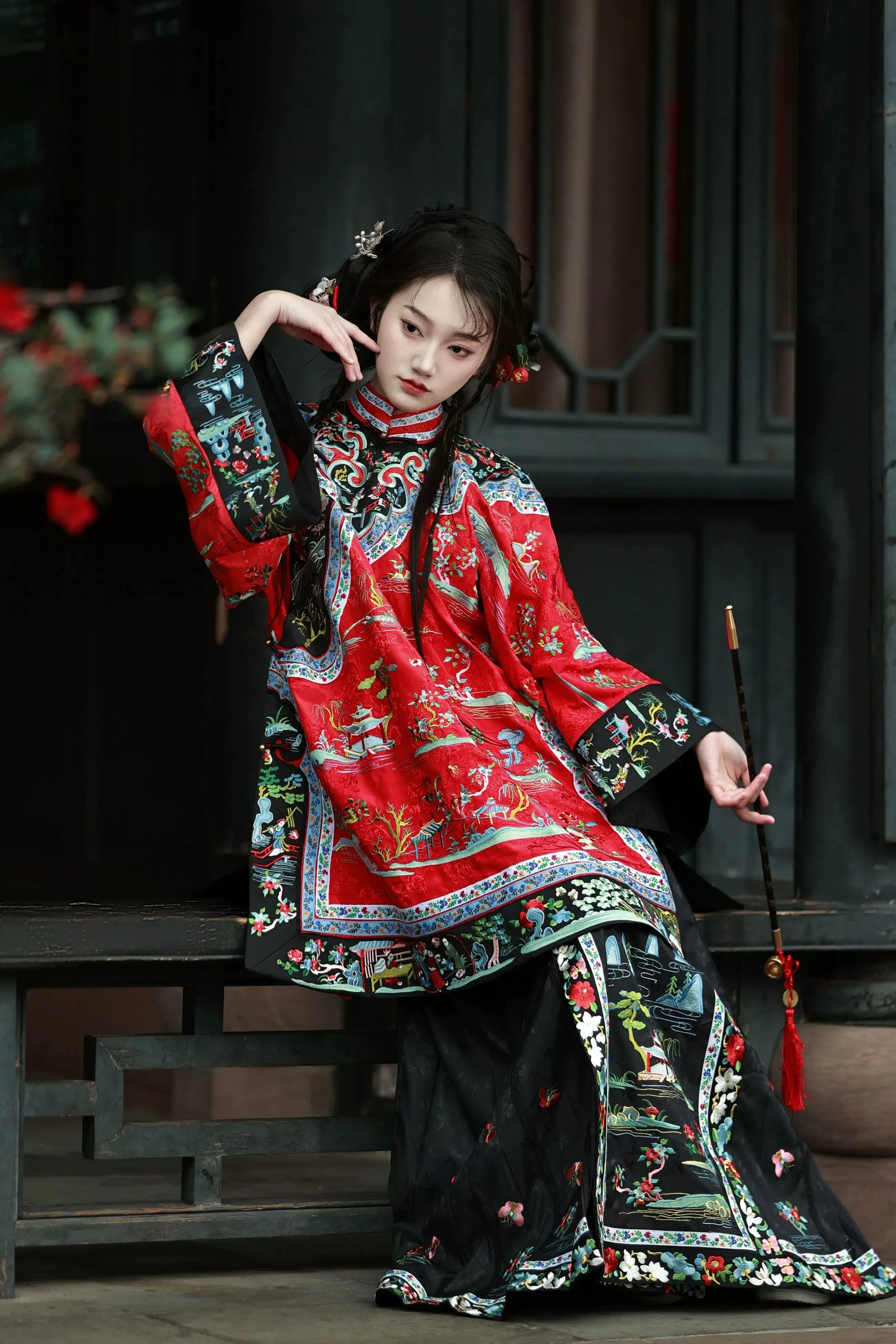 Hu Pan 湖畔 Lakeside Qing Han Embroidered Set