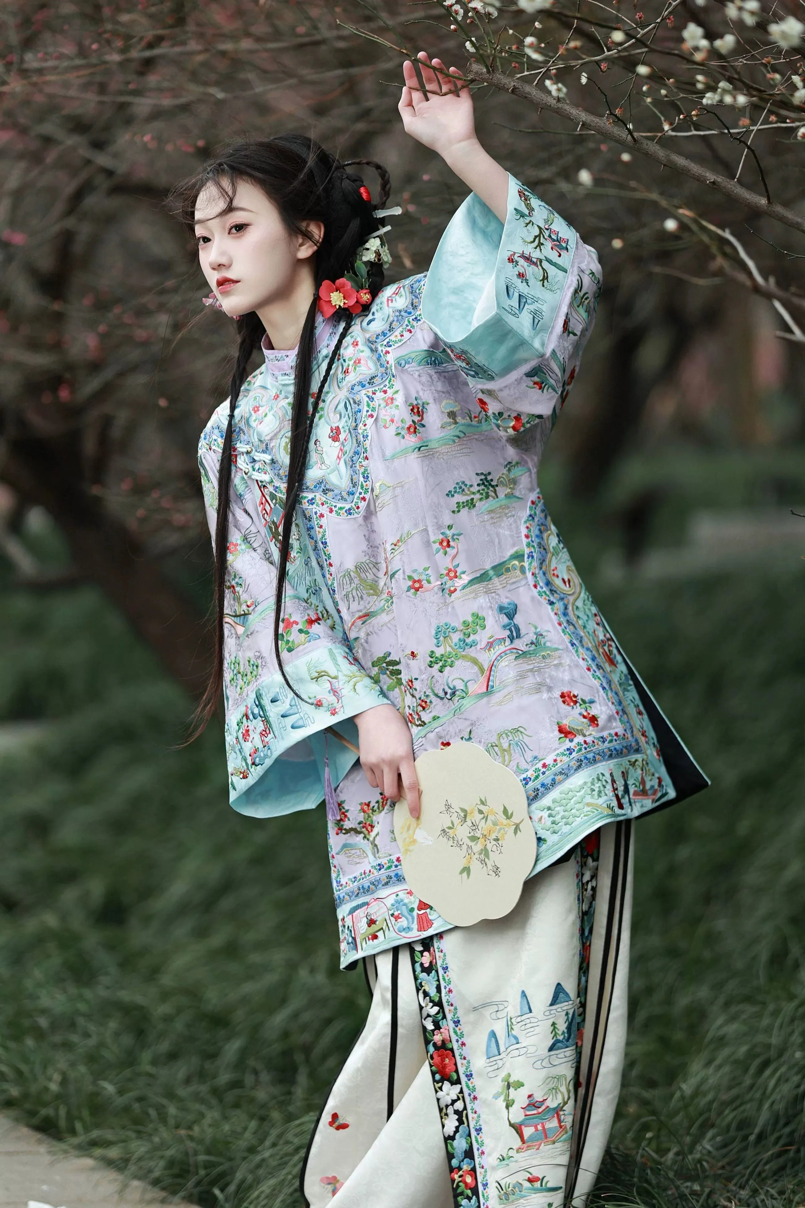 Hu Pan 湖畔 Lakeside Qing Han Embroidered Set