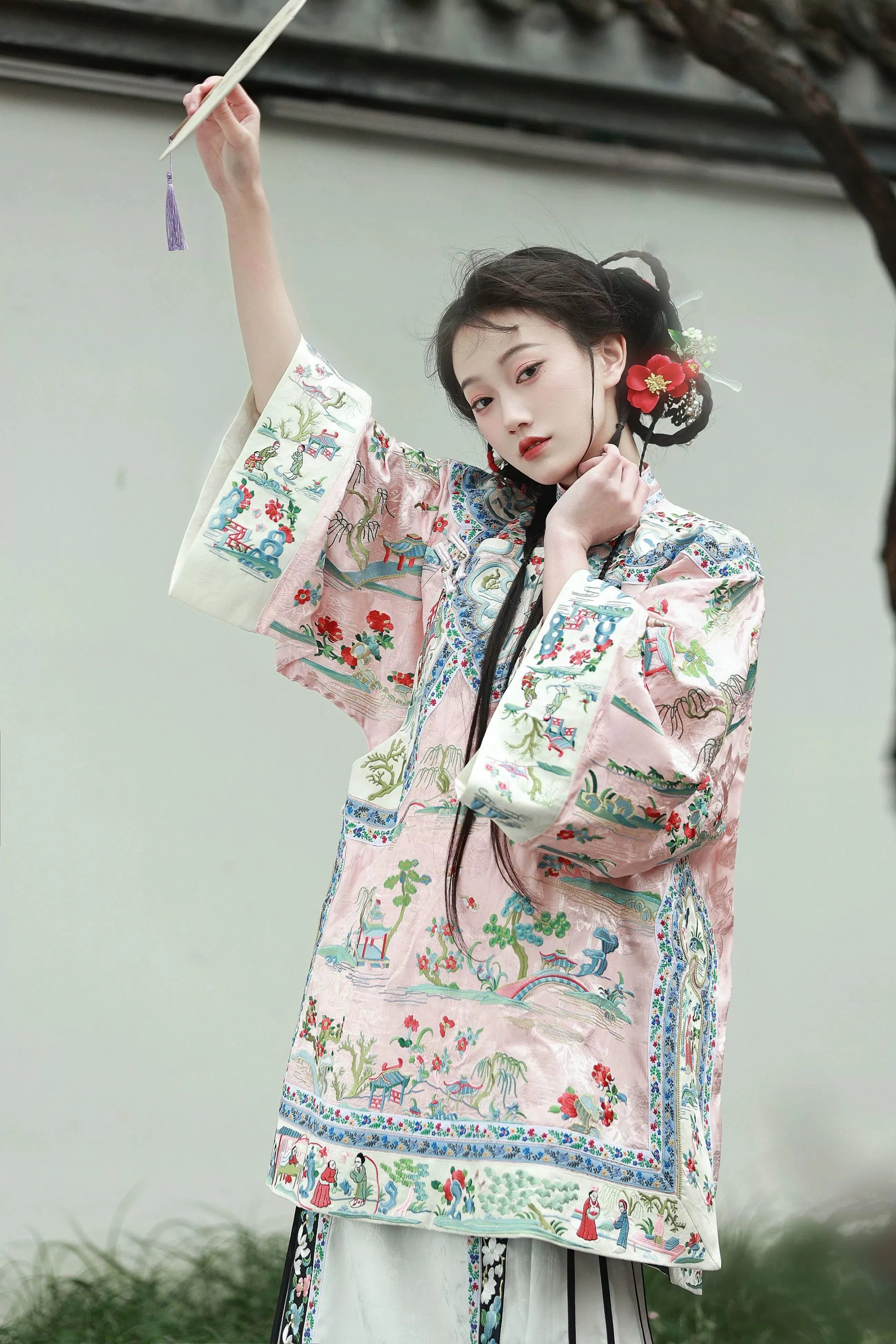 Hu Pan 湖畔 Lakeside Qing Han Embroidered Set