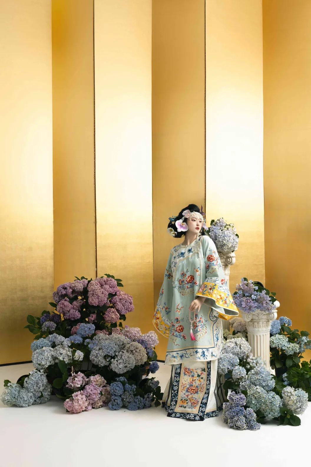 Shu Shen 淑慎 Qing Dynasty Han Woman's Heavy Embroidered Top