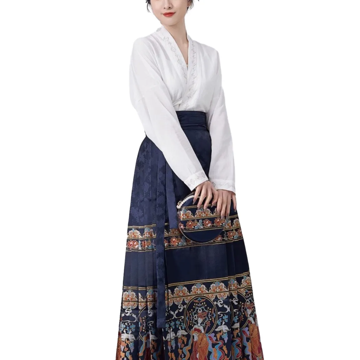 Song Dynasty Embroidered Horse Skirt Mamianqun and Blouse