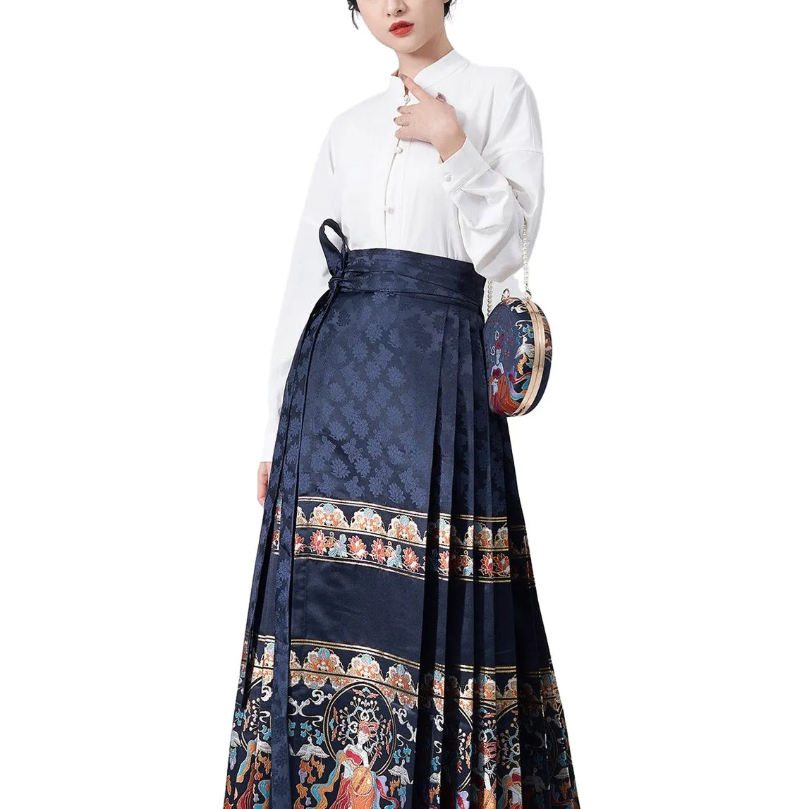 Song Dynasty Embroidered Horse Skirt Mamianqun and Blouse